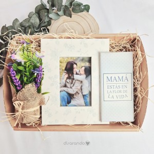 Cesta "Mamá estás en la flor de la vida"